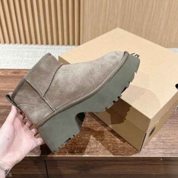UGG Classic Ultra Mini New Heights Boot - Picture 5 of 9